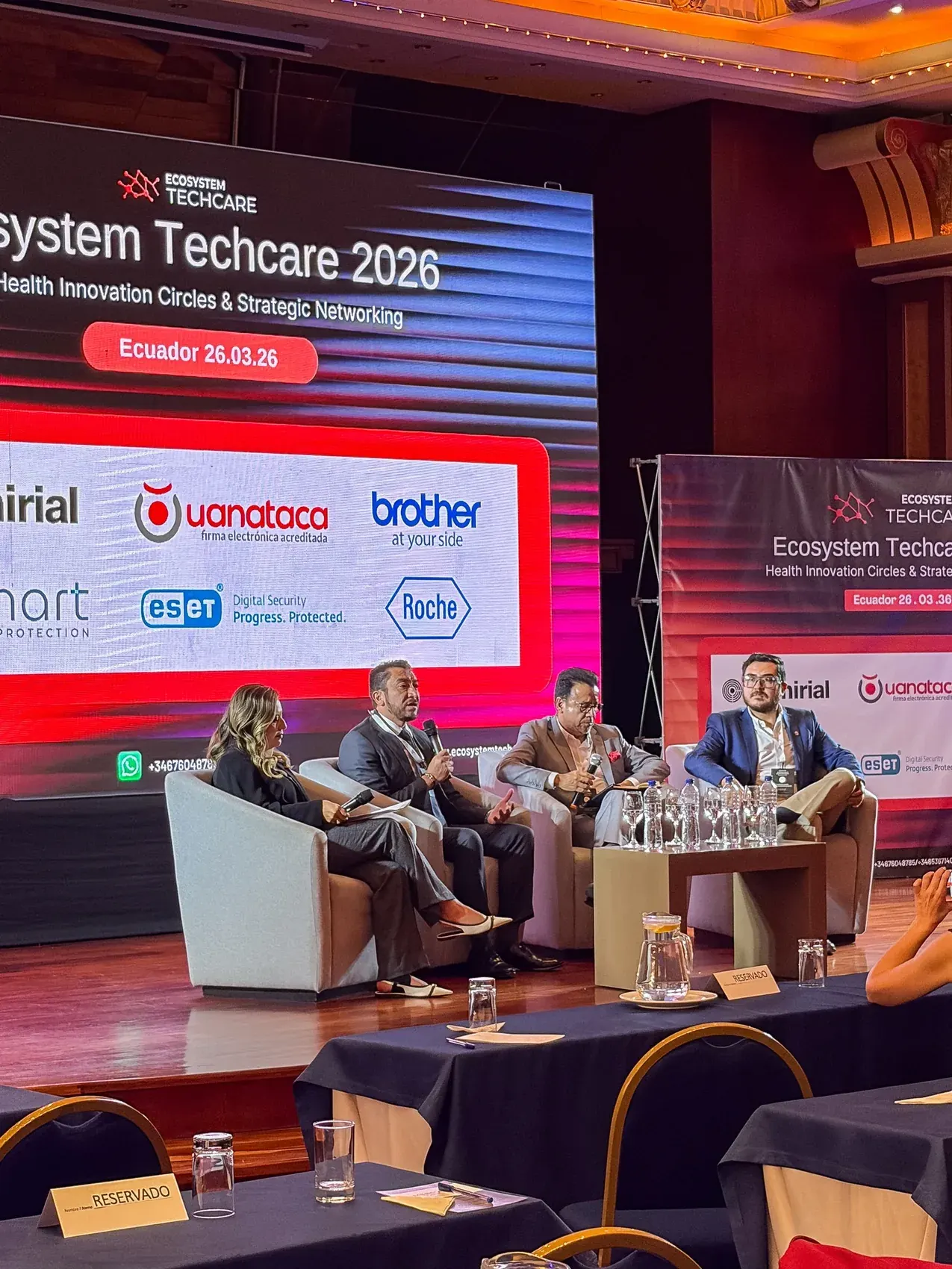 Panel de conversación del encuentro Ecosystem Techcare